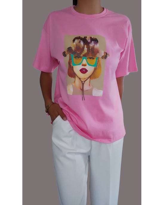 Ροζ T-Shirt με Καλλιτεχνική Στάμπα Γυναίκας και Μοντέρνα Λεπτομέρεια-230